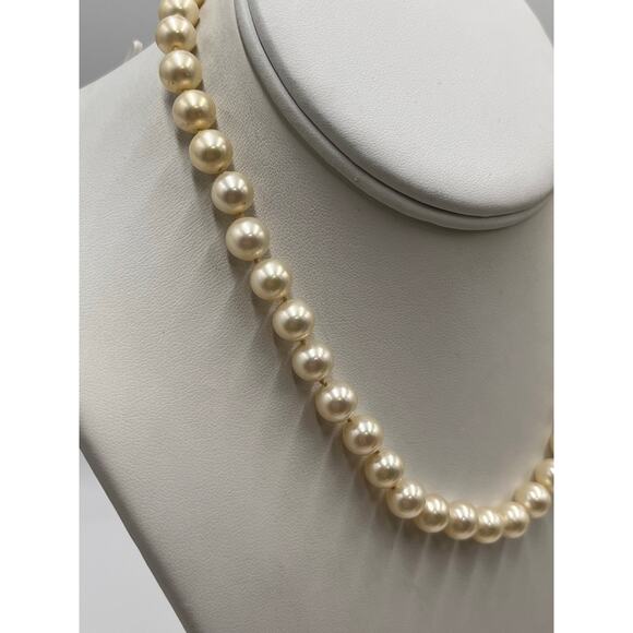 Majorica Vintage Hand Knotted 8mm Round Cream Faux Pearl Single Strand Necklace - Picture 2 of 10